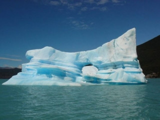 Айсберг в озере