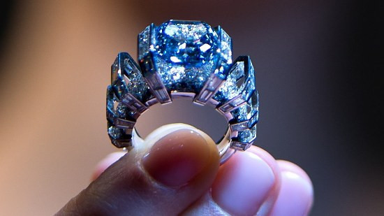Кольцо с голубым бриллиантом