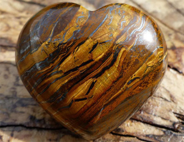 камень в форме сердца